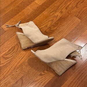 Chinese Laundry Beige Suede Wedges